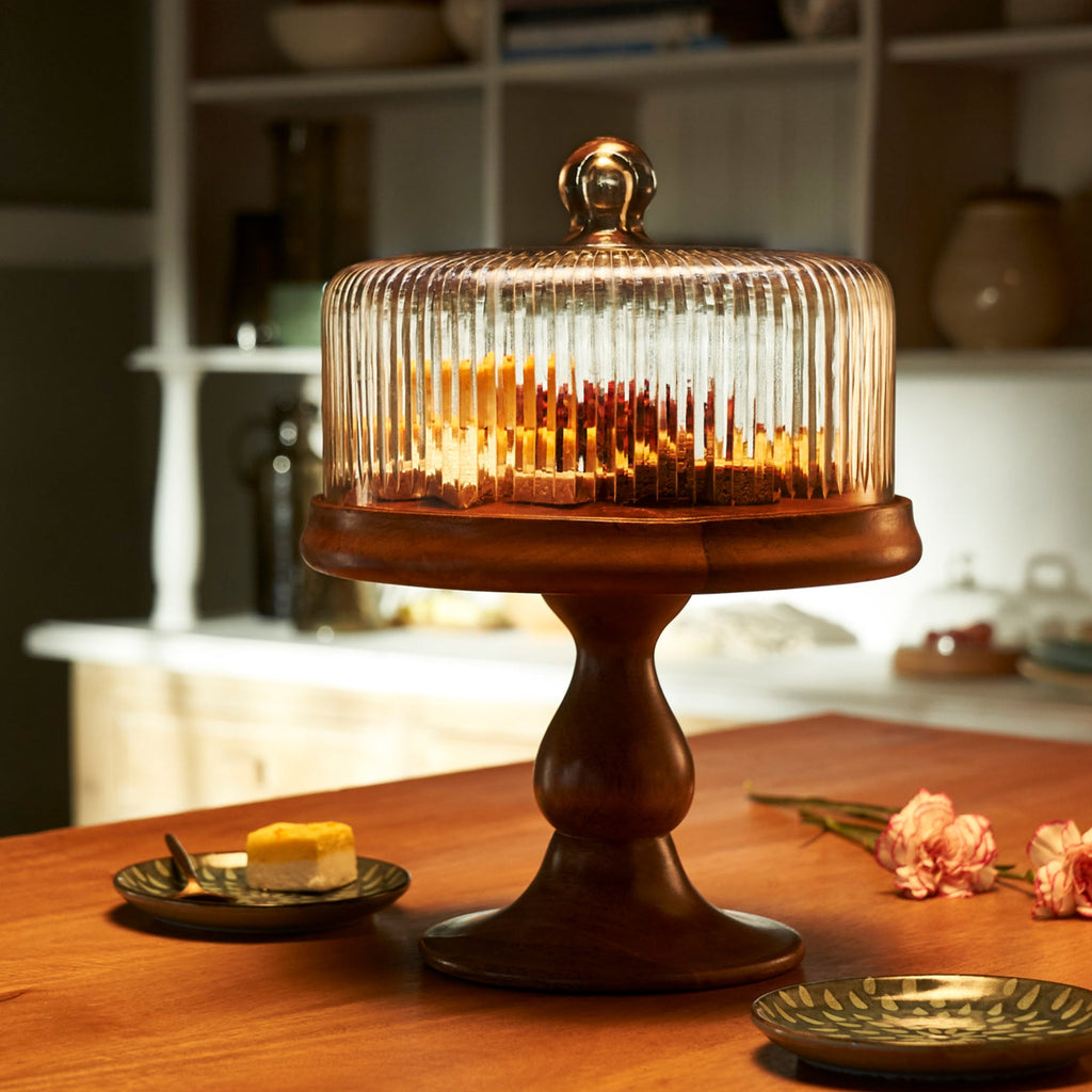 Cloche en verre cannelé avec support en bois