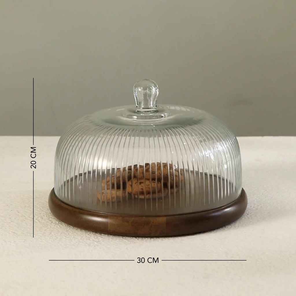 Cloche en verre cannelé avec base en bois