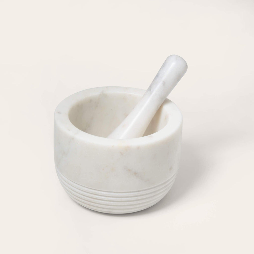 Mortier et pilon en marbre blanc