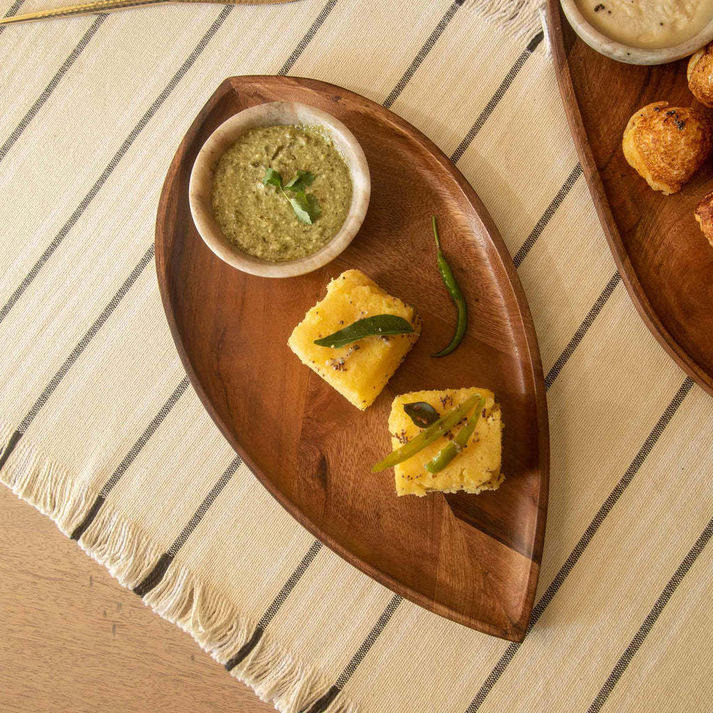 Plat de service en forme de feuille pour chips et trempette